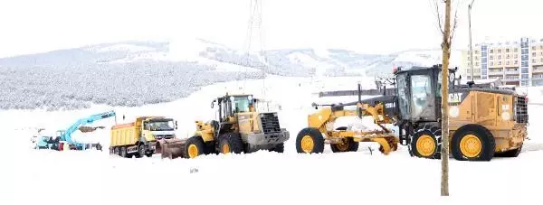 ERZURUM Kar temizleme çalışmasında iş makinesi devrildi; operatör yaralı ERZURUM Kar temizleme çalışmasında iş makinesi devrildi; operatör yaralı