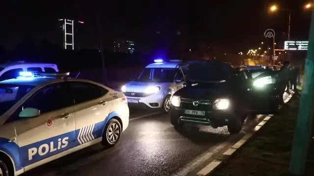 Polisten kaçan ehliyetsiz sürücü, 30 kilometrelik kovalamaca sonucu yakalandı Polisten kaçan ehliyetsiz sürücü, 30 kilometrelik kovalamaca sonucu yakalandı