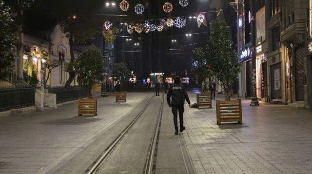 Türkiye'de koronavirüs: Salgınla geçen 1 yılda neler yaşandı?