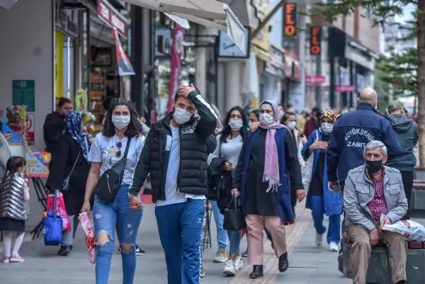 Son dakika... Vaka sayısı artan Antalya'da korkutan kalabalık