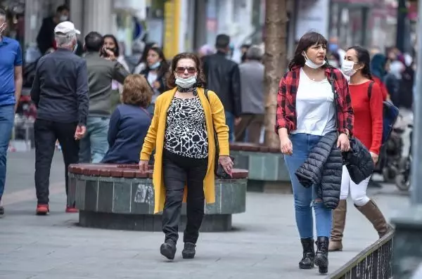 Son dakika... Vaka sayısı artan Antalya'da korkutan kalabalık