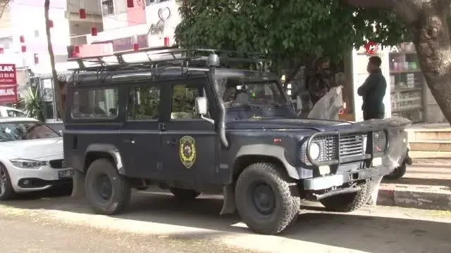 Antalya'da Özel Harekat Polisi destekli sinirli müşteri operasyonu Antalya'da Özel Harekat Polisi destekli sinirli müşteri operasyonu