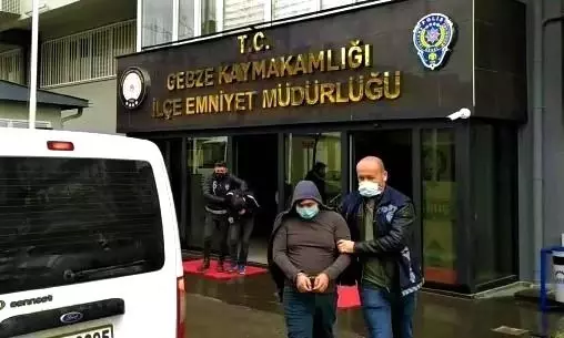 Araçların camını kırıp içindeki ziynet eşyalarını çalan hırsızlar yakalandı Araçların camını kırıp içindeki ziynet eşyalarını çalan hırsızlar yakalandı