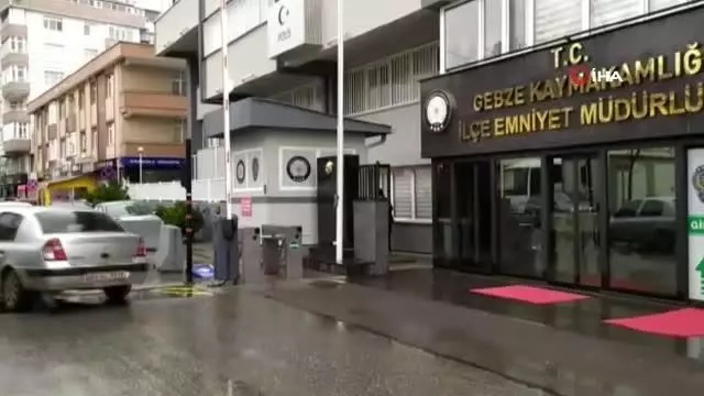 Araçların camını kırıp içindeki ziynet eşyalarını çalan hırsızlar yakalandı Araçların camını kırıp içindeki ziynet eşyalarını çalan hırsızlar yakalandı