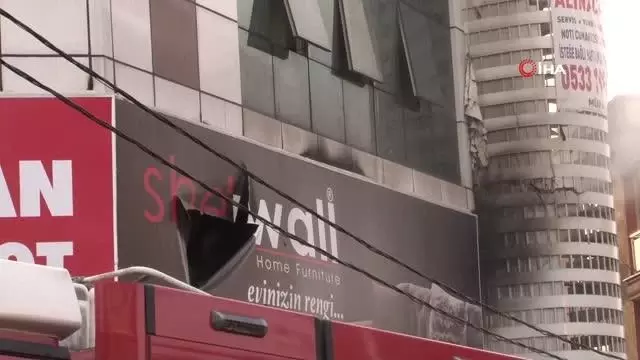 Bağcılar'da mobilya mağazası ve tekstil atölyesinin bulunduğu binada patlama: 4 yaralı Bağcılar'da mobilya mağazası ve tekstil atölyesinin bulunduğu binada patlama: 4 yaralı