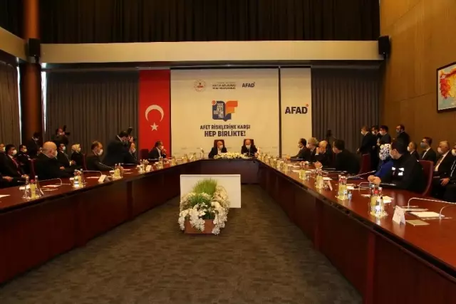 Bakan Soylu: 2 milyon 496 bin 673 vatandaşımıza yüz yüze afet farkındalık eğitimi verdik