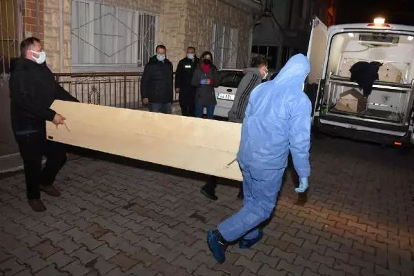 Başına sert cisimle vurularak öldürülen trans bireyin cesedi çekyat içinde bulundu Başına sert cisimle vurularak öldürülen trans bireyin cesedi çekyat içinde bulundu