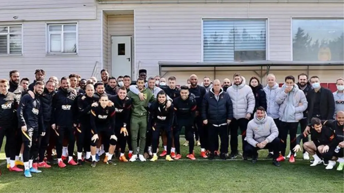 Belhanda, sosyal medyadan yaptığı paylaşımla takım arkadaşları ve teknik ekibe veda etti