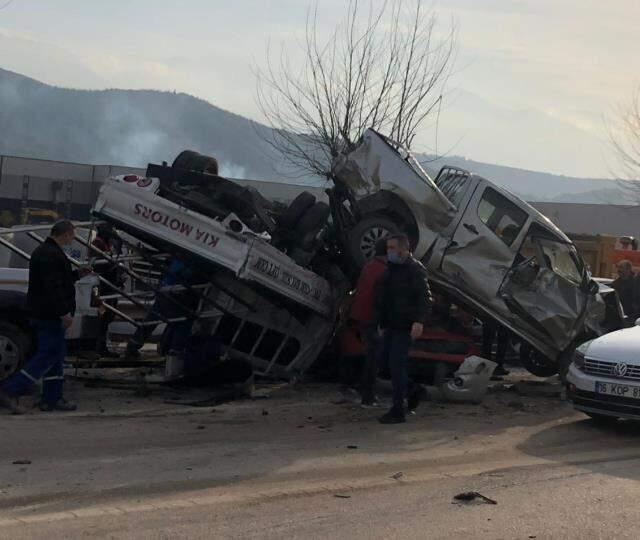 Bursa'da freni boşalan Tır, önünde seyreden araçları biçti: 3 ölü, 21 yaralı Bursa'da freni boşalan Tır, önünde seyreden araçları biçti: 3 ölü, 21 yaralı