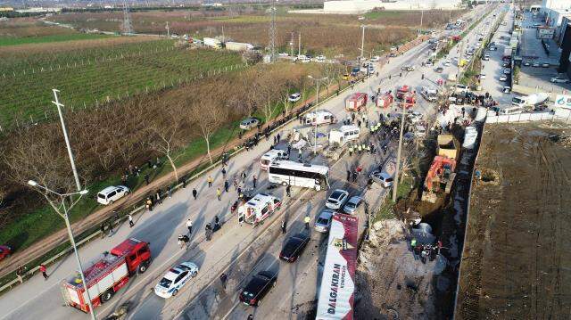 Bursa'da freni boşalan Tır, önünde seyreden araçları biçti: 3 ölü, 21 yaralı