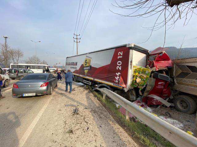 Bursa'daki Tır dehşeti kamerada! 20 aracı biçti, ortalık mahşer yerine döndü