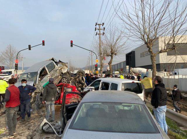 Bursa'daki Tır dehşeti kamerada! 20 aracı biçti, ortalık mahşer yerine döndü
