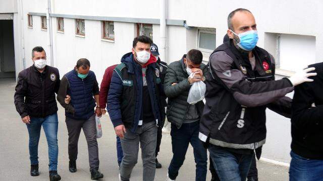 Çalıştığı hastanenin önünde uyuşturucu satan güvenlik görevlisi yakalandı