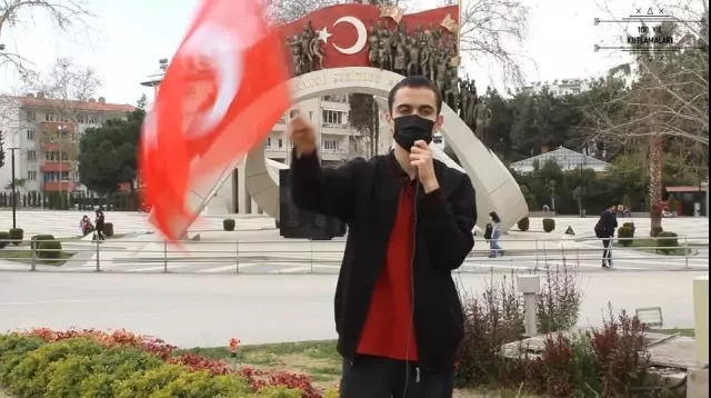 Çocukluğunda hayal ettiği klibi İstiklal Marşı'nın 100. yıl dönümünde çekti Çocukluğunda hayal ettiği klibi İstiklal Marşı'nın 100. yıl dönümünde çekti