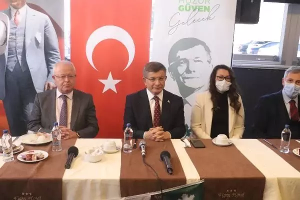 ÇANAKKALE Davutoğlu, Çanakkale'de pazar gezip, alışveriş yaptı ÇANAKKALE Davutoğlu, Çanakkale'de pazar gezip, alışveriş yaptı