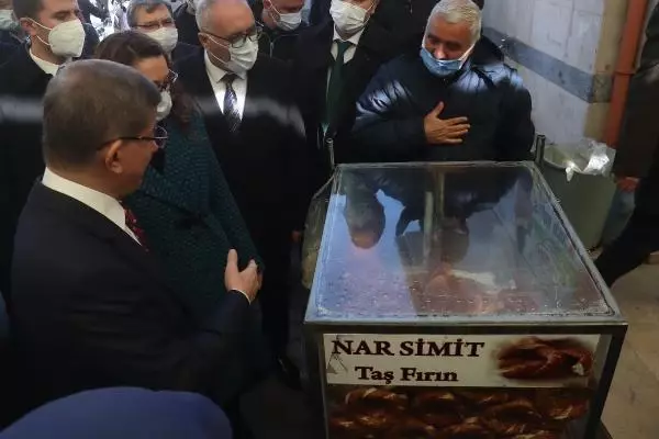 ÇANAKKALE Davutoğlu, Çanakkale'de pazar gezip, alışveriş yaptı ÇANAKKALE Davutoğlu, Çanakkale'de pazar gezip, alışveriş yaptı