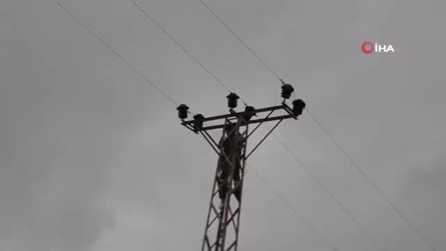 DEDAŞ ekipleri zoru başardı: 3 bin metre yükseklikte, kalınlığı 7 metreyi bulan karda arızayı giderdiler DEDAŞ ekipleri zoru başardı: 3 bin metre yükseklikte, kalınlığı 7 metreyi bulan karda arızayı giderdiler