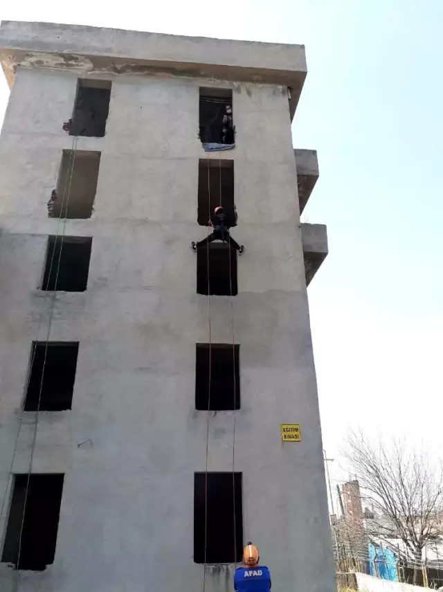 Diyarbakır AFAD gönüllülerine teorik ve uygulamalı eğitim verildi