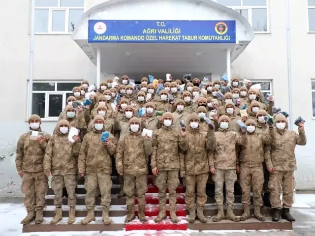 Son dakika haber: El emeği göz nuru çoraplar Mehmetçiğe ulaştı Son dakika haber: El emeği göz nuru çoraplar Mehmetçiğe ulaştı