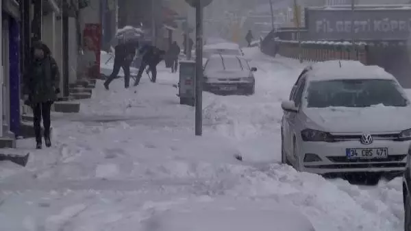 Erzurum'da yoğun kar yağışı; kar kalınlığı 20 santim oldu Erzurum'da yoğun kar yağışı; kar kalınlığı 20 santim oldu