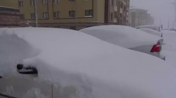 Erzurum'da yoğun kar yağışı; kar kalınlığı 20 santim oldu Erzurum'da yoğun kar yağışı; kar kalınlığı 20 santim oldu