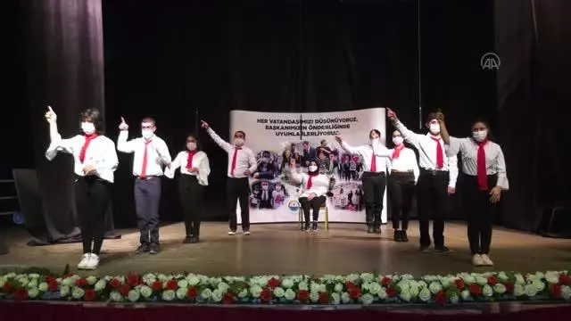 Gölbaşı'nda UYUM'lu öğrenciler, İstiklal Marşı'nın kabul yıl dönümünü kutladı