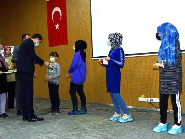 Hisarcık'ta dereceye giren öğrenciler ödüllendirildi Hisarcık'ta dereceye giren öğrenciler ödüllendirildi