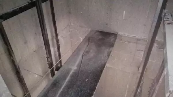 İnşaatta asansör boşluğuna düşen işçi yaralandı