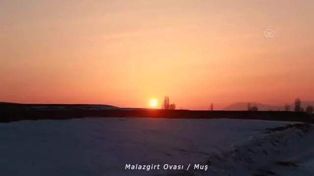 Son dakika... İstiklal Marşı'nın 10 kıtası, Türkiye'nin sembol mekanları ile şehitlerin kabirlerinde seslendirildi Son dakika... İstiklal Marşı'nın 10 kıtası, Türkiye'nin sembol mekanları ile şehitlerin kabirlerinde seslendirildi