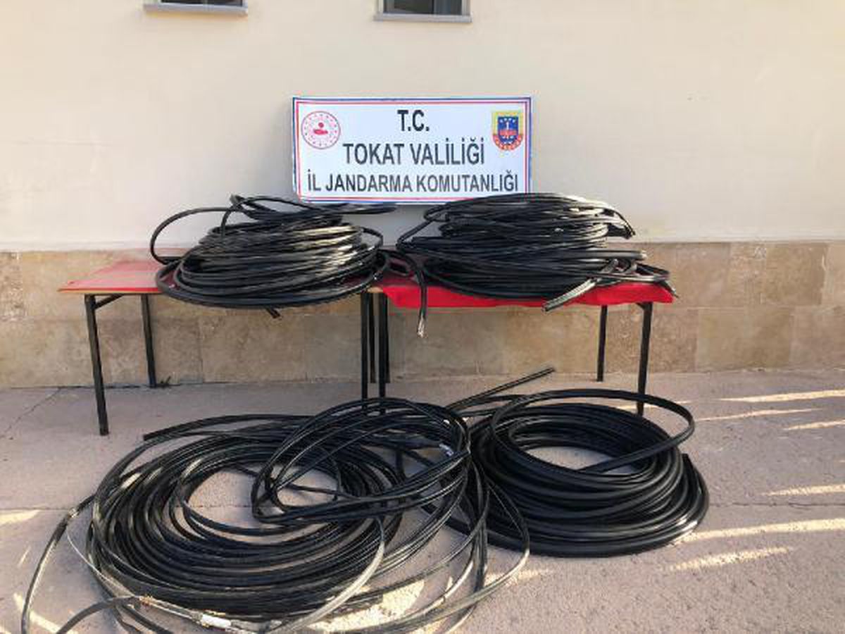 Kablo hırsızlarını, olay yerindeki eldiven yakalattı
