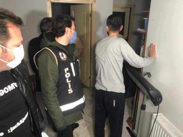 'Kaçarlar' çetesine operasyon! Aşevinin altında silah ve uyuşturucu bulundu