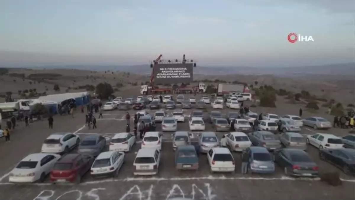 Kırıkkale'de açık alandaki 'Arabalı Sinema' etkinliğine yoğun ilgi