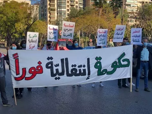 - Lübnan'da binlerce kişi ülkedeki siyasi ve ekonomik krizi protesto etti - Lübnan'da binlerce kişi ülkedeki siyasi ve ekonomik krizi protesto etti