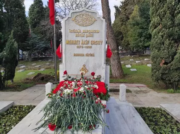 MEHMET AKİF ERSOY, İSTİKLAL MARŞI'NIN KABULÜNÜN 100'NCÜ YILINDA KABRİ BAŞINDA ANILDI MEHMET AKİF ERSOY, İSTİKLAL MARŞI'NIN KABULÜNÜN 100'NCÜ YILINDA KABRİ BAŞINDA ANILDI