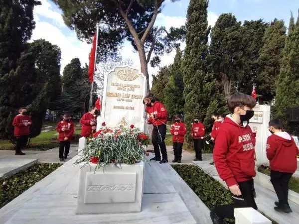 MEHMET AKİF ERSOY, İSTİKLAL MARŞI'NIN KABULÜNÜN 100'NCÜ YILINDA KABRİ BAŞINDA ANILDI MEHMET AKİF ERSOY, İSTİKLAL MARŞI'NIN KABULÜNÜN 100'NCÜ YILINDA KABRİ BAŞINDA ANILDI