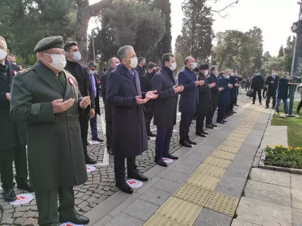 MEHMET AKİF ERSOY, İSTİKLAL MARŞI'NIN KABULÜNÜN 100'NCÜ YILINDA KABRİ BAŞINDA ANILDI MEHMET AKİF ERSOY, İSTİKLAL MARŞI'NIN KABULÜNÜN 100'NCÜ YILINDA KABRİ BAŞINDA ANILDI