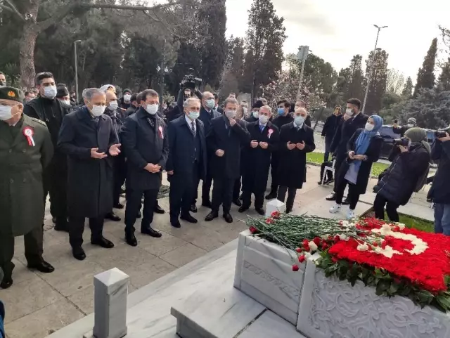 Milli şair Mehmet Akif Ersoy kabri başında anıldı Milli şair Mehmet Akif Ersoy kabri başında anıldı