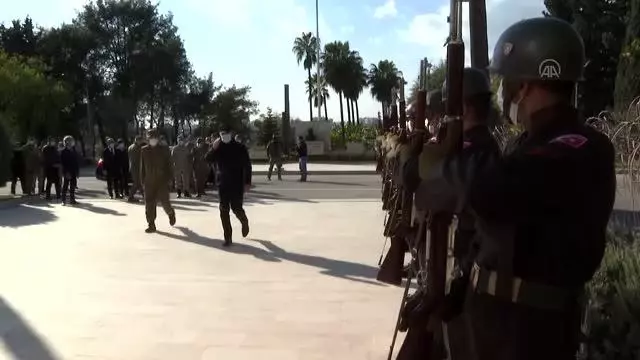 Son dakika haberleri... Milli Savunma Bakanı Akar, 8. Komando Tugayı'nın sancak teslim törenine katıldı (2) Son dakika haberleri... Milli Savunma Bakanı Akar, 8. Komando Tugayı'nın sancak teslim törenine katıldı (2)