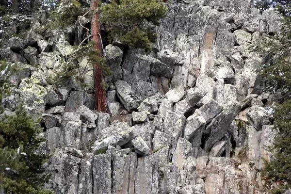 BOLU Milyonlarca yıl öncesine ait bazalt sütunları bulundu