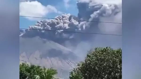 Nikaragua'daki San Cristobal yanardağı şehri küle boğdu Nikaragua'daki San Cristobal yanardağı şehri küle boğdu