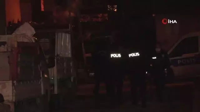 Son dakika! Polisin 'dur' ihtarına uymayarak kaçan 3 şüpheli kıskıvrak yakalandı Son dakika! Polisin 'dur' ihtarına uymayarak kaçan 3 şüpheli kıskıvrak yakalandı