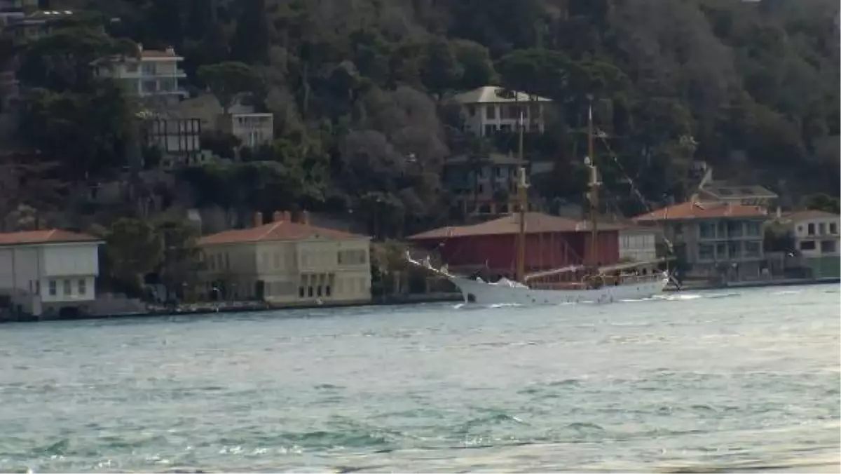 TARİHİ YAT İSTANBUL BOĞAZI'NDAN GEÇTİ