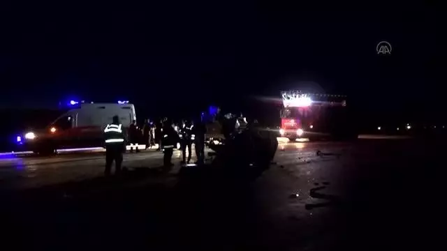 Son dakika haber... Yolcu otobüsü ile otomobil çarpıştı: 1 ölü, 2 yaralı Son dakika haber... Yolcu otobüsü ile otomobil çarpıştı: 1 ölü, 2 yaralı