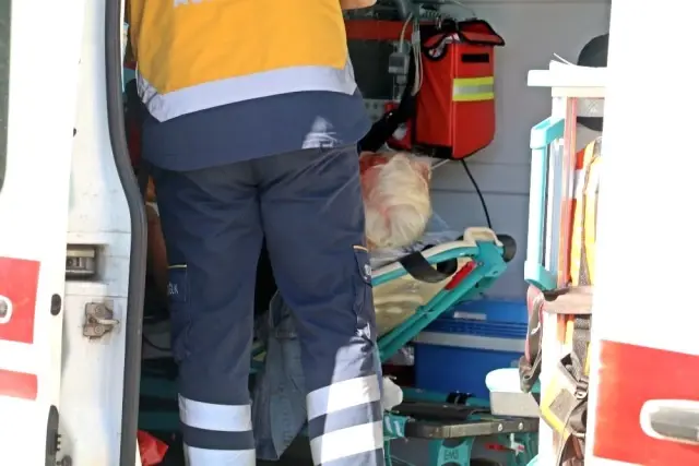 Son dakika: Yolun tek yön olmasına güvenen yaşlı kadın, geri gelen aracın çarpmasıyla ölümden döndü...Kaza anı kamerada Son dakika: Yolun tek yön olmasına güvenen yaşlı kadın, geri gelen aracın çarpmasıyla ölümden döndü...Kaza anı kamerada