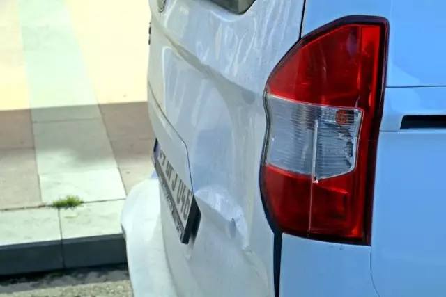 Son dakika: Yolun tek yön olmasına güvenen yaşlı kadın, geri gelen aracın çarpmasıyla ölümden döndü...Kaza anı kamerada Son dakika: Yolun tek yön olmasına güvenen yaşlı kadın, geri gelen aracın çarpmasıyla ölümden döndü...Kaza anı kamerada