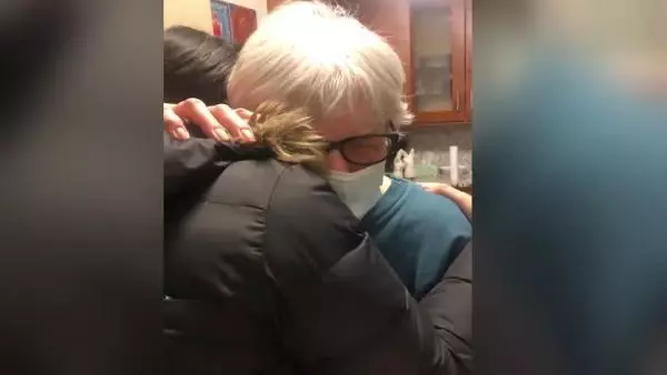 ABD'de doktordan yaşlı hastasına 'torununa sarılabilirsin' reçetesi ABD'de doktordan yaşlı hastasına 'torununa sarılabilirsin' reçetesi