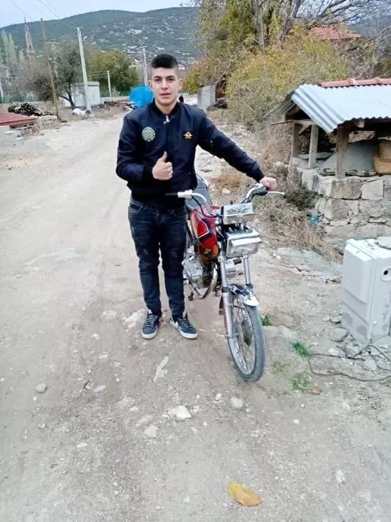 Acılı babanın Oğlum bu, beni dinlemedi diyerek feryat ettiği genç, arkadaşıyla birlikte topraga verildi