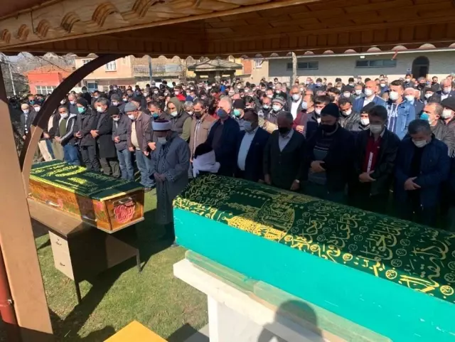 Acılı babanın Oğlum bu, beni dinlemedi diyerek feryat ettiği genç, arkadaşıyla birlikte topraga verildi