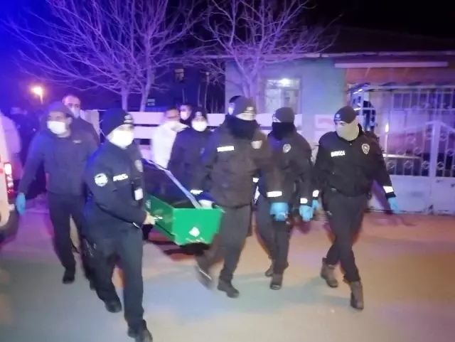 Aksaray'da yaşlı çift kafalarından vurulmuş halde evlerinde ölü bulundu Aksaray'da yaşlı çift kafalarından vurulmuş halde evlerinde ölü bulundu