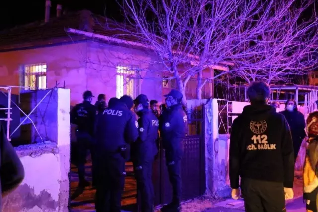 Aksaray'da yaşlı çift kafalarından vurulmuş halde evlerinde ölü bulundu Aksaray'da yaşlı çift kafalarından vurulmuş halde evlerinde ölü bulundu